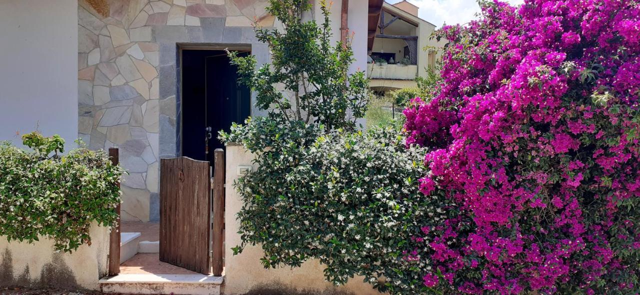 Villa 8 Via V. Monti Loiri Porto San Paolo Esterno foto